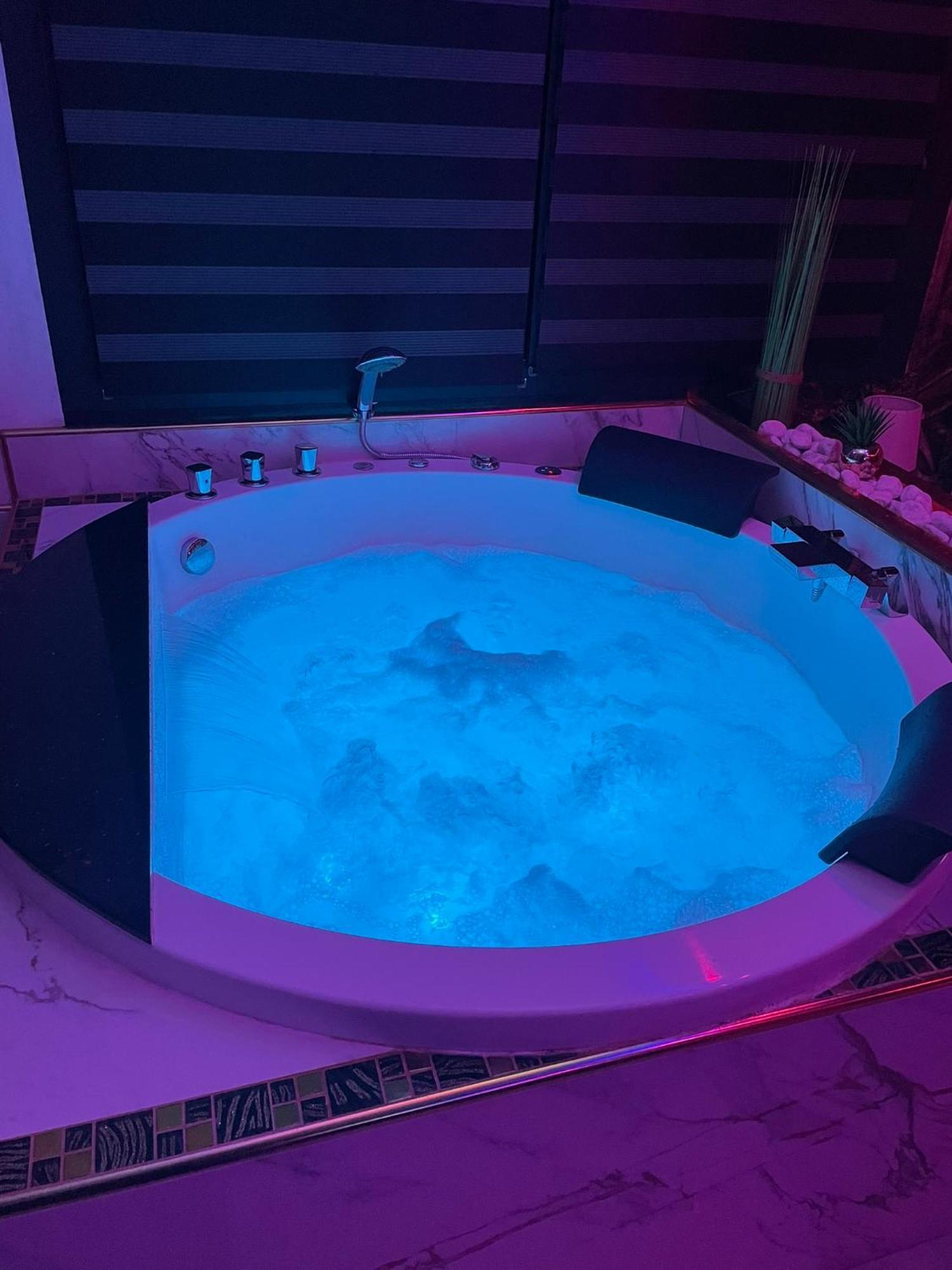 L'Aurore Suite De Charme, Clim Jacuzzi, Sauna, Piscine Chauffee Cuisine... Carpentras Exterior foto